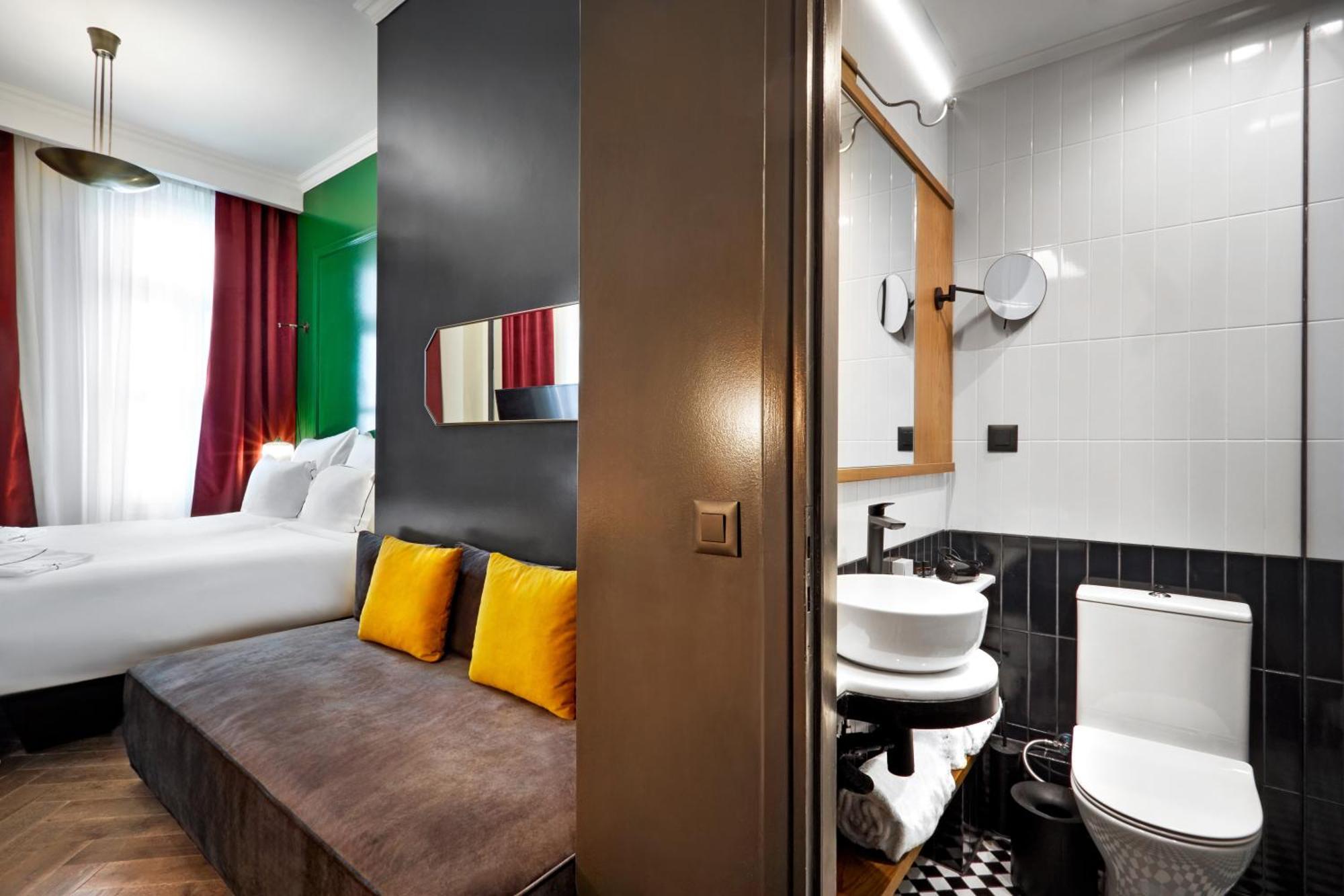 Soho Athinas 60 Hotel Атина Екстериор снимка