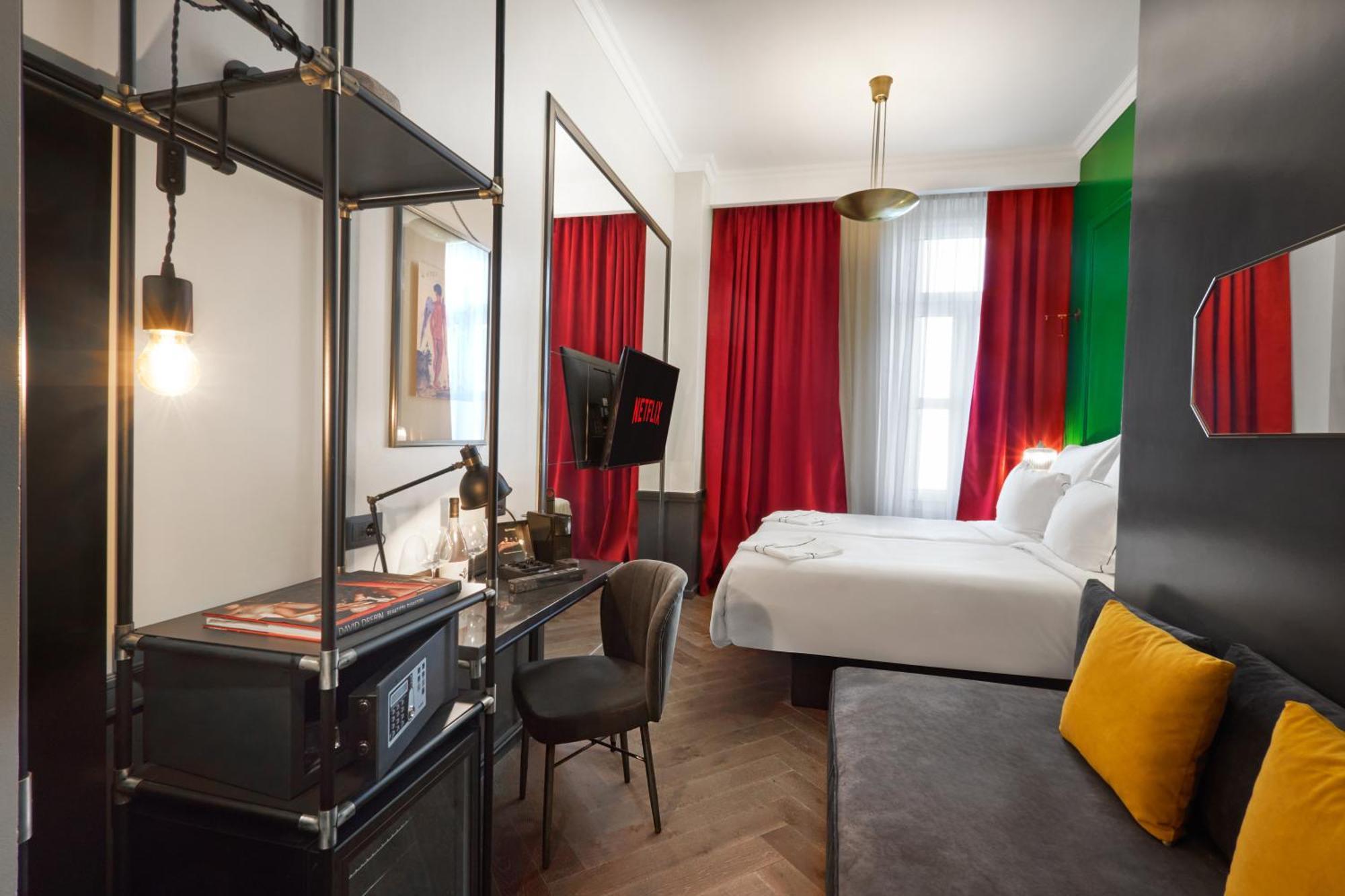 Soho Athinas 60 Hotel Атина Екстериор снимка